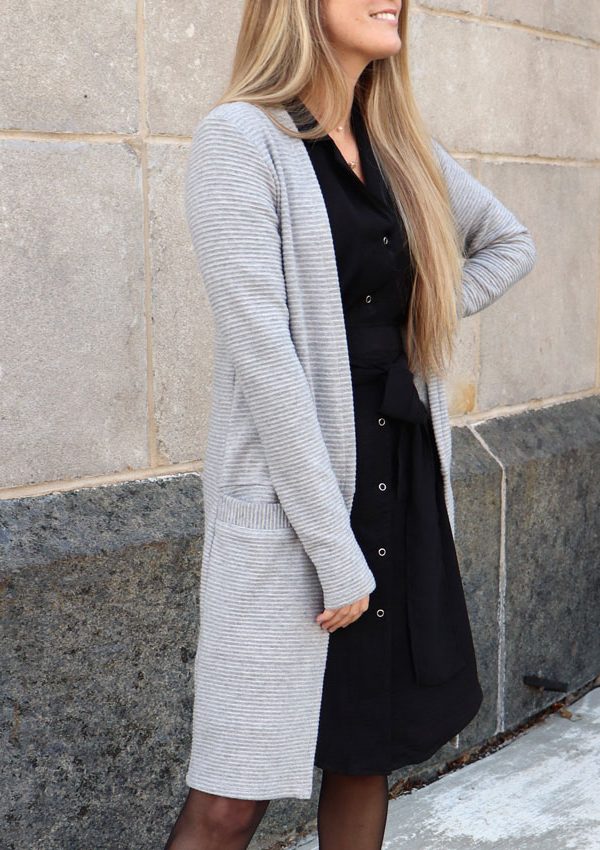 cardigan-gris-long-made-in-canada-woman-vetement-femme-quebecois-marilou-design