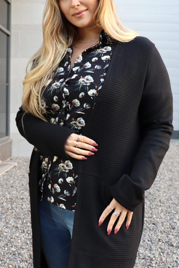 cardigan-black-for-woman-vest-chic-comfy-longues-sleeves-with-pocket-sweater-for-woman-made-in-canada-marilou-design-a