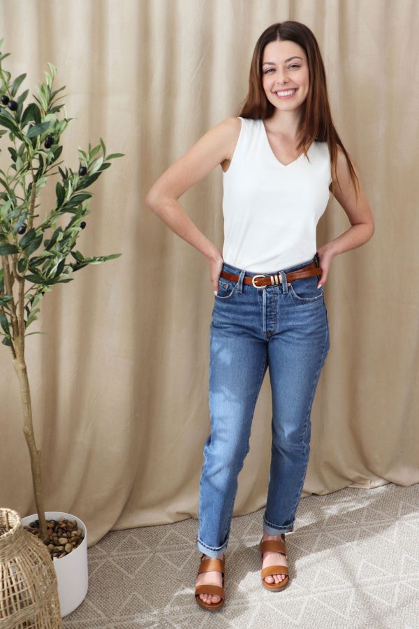 camisole-encolure-V-et-ronde-blanche-basic-femme-fait-au-quebec-marilou-design
